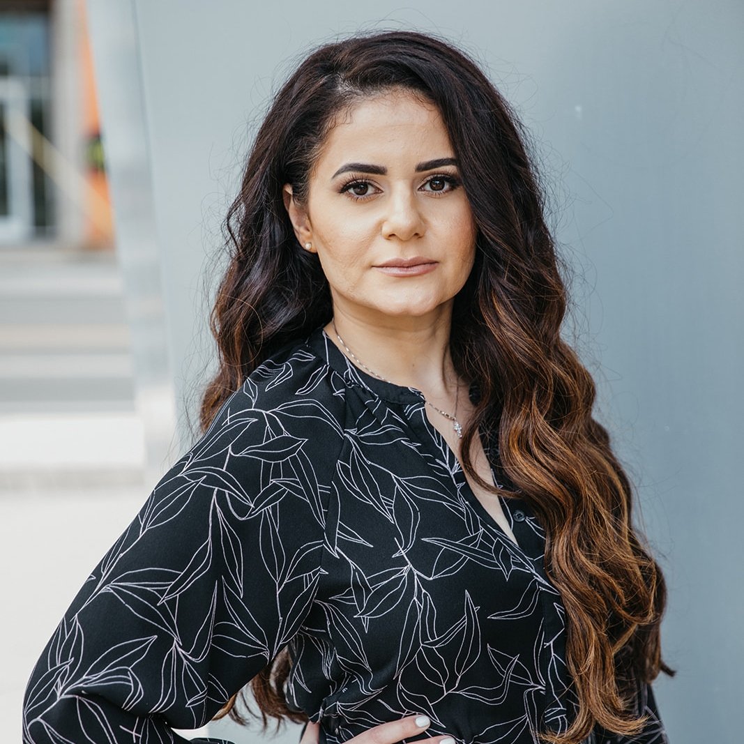 Reata Oushana Scottsdale, AZ Real Estate Agent Headshot