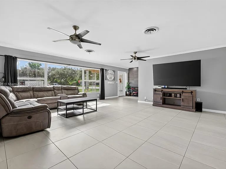 801 Holly Ln, Plantation