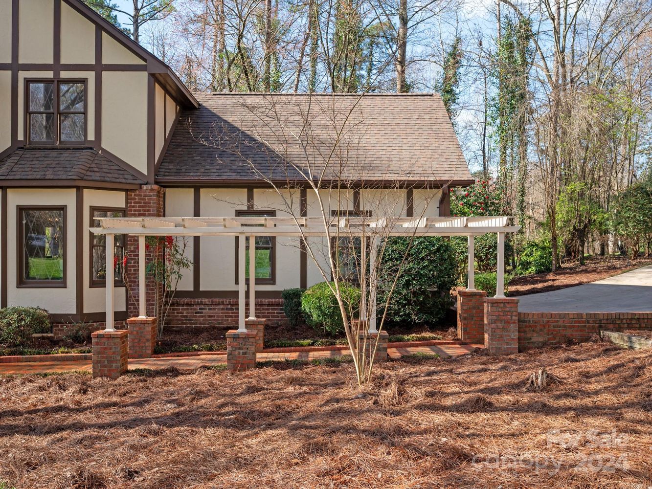 2324 Wedgewood Dr