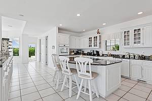 390 Old Montauk Highway, Montauk