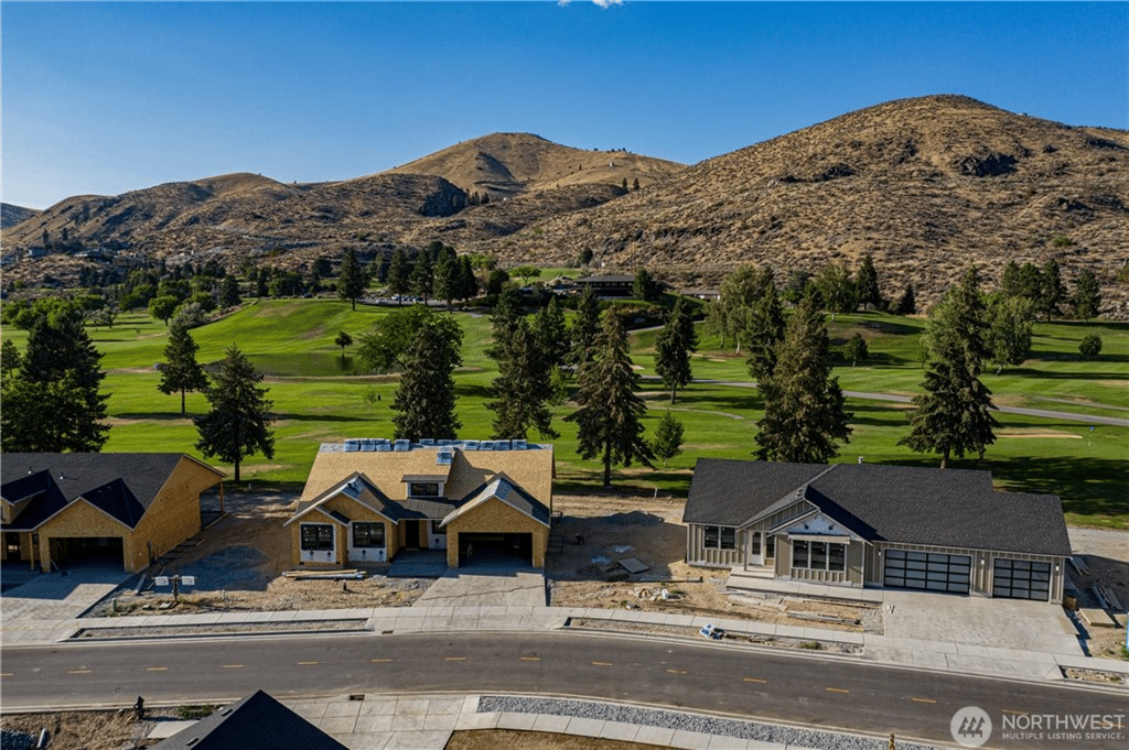 703 W Golf Course Dr