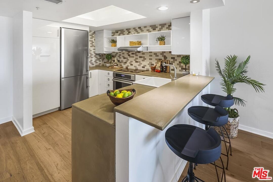 13700 Marina Pointe Dr #1410