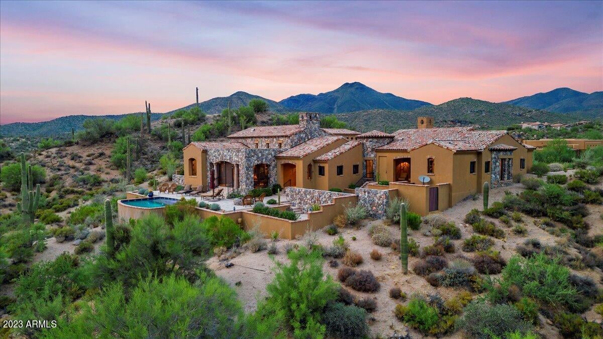 9514 E Madera Dr