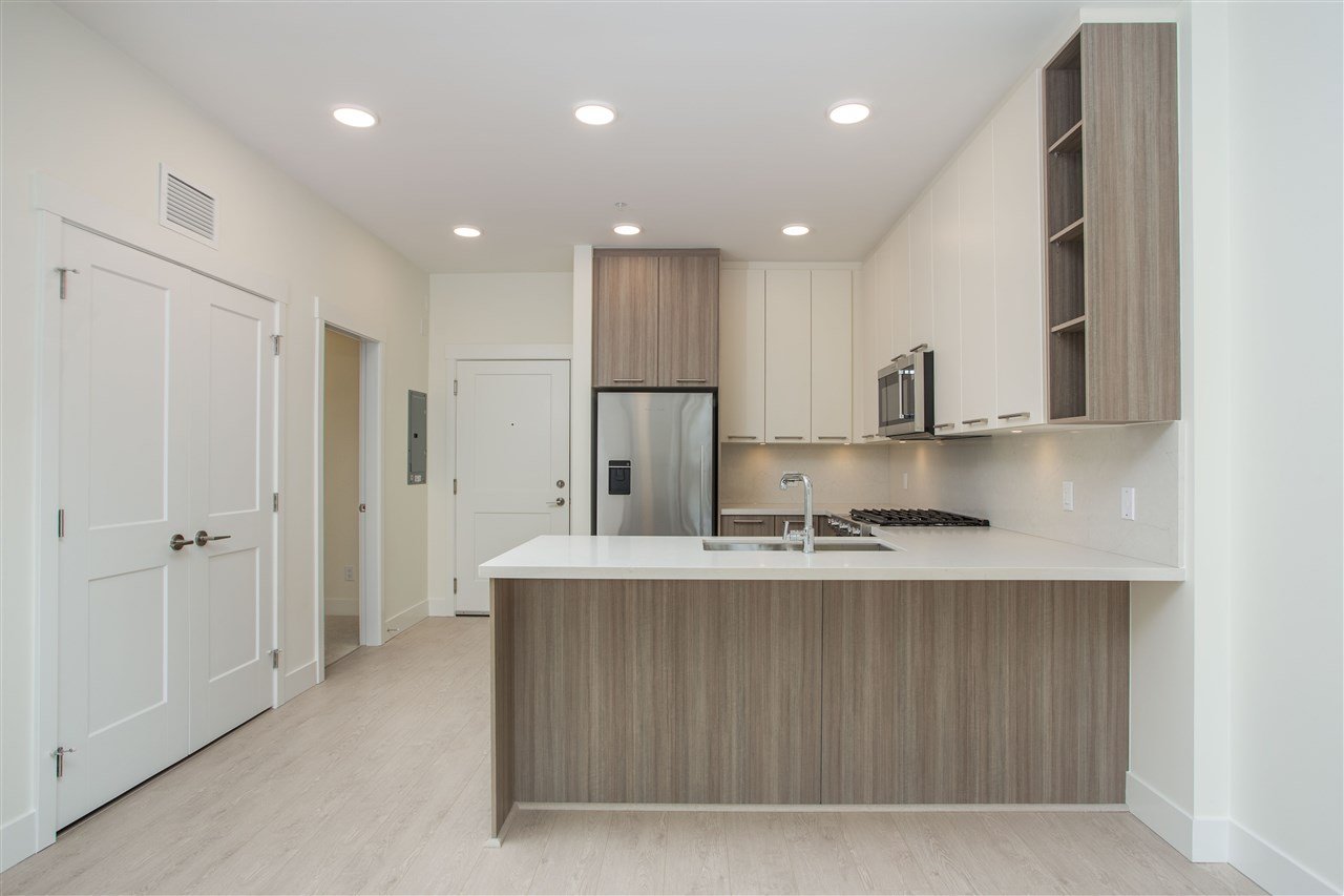 109-14022 North Bluff Road, White Rock