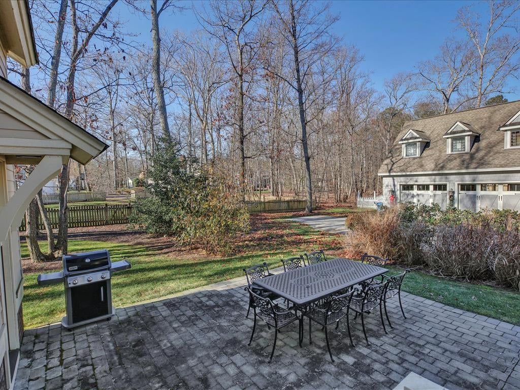 2312 Wooded Oak Place