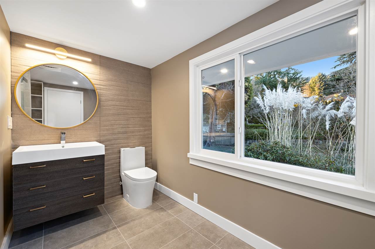 2065 Westdean Cres