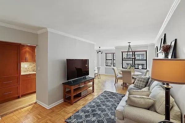 333 East 75th Street Unit: 7A