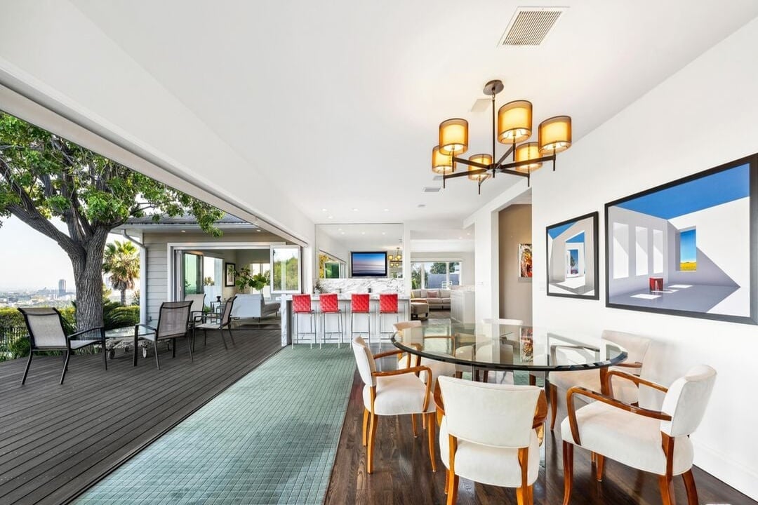 Sierra Mar Dr, 90069