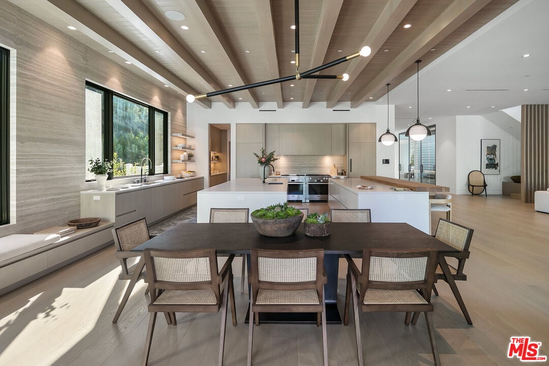 5376 Round Meadow Rd