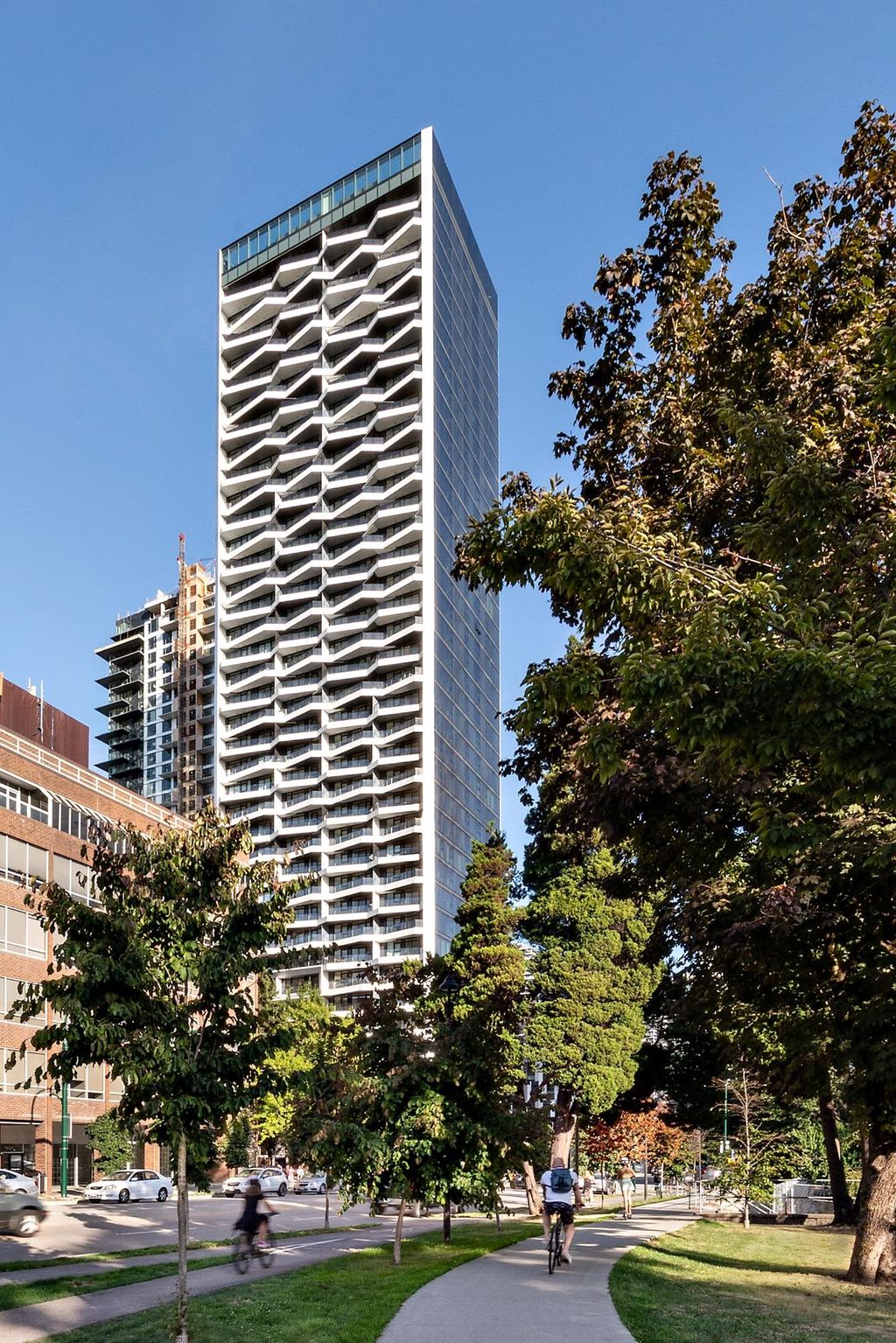 889 Pacific St, #2906