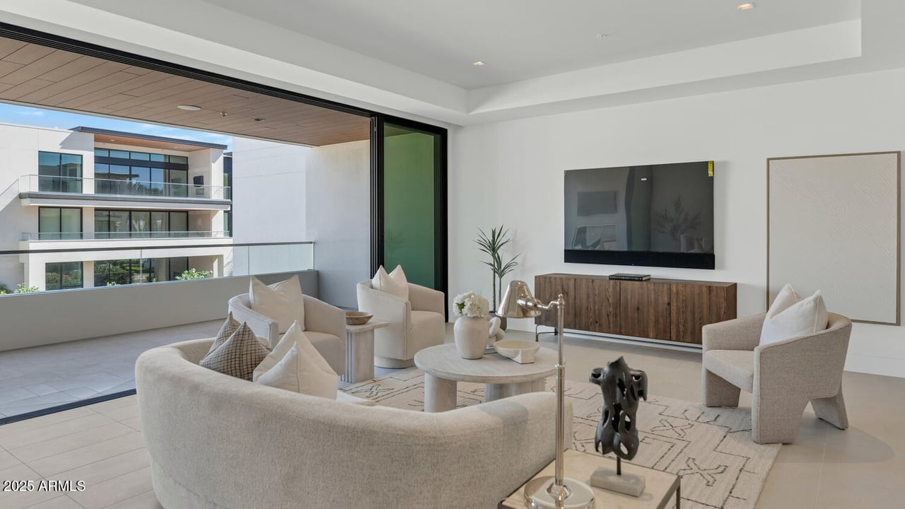 6587 N Palmeraie Blvd, #2007