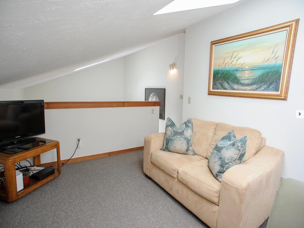 27 Schoolhouse Rd