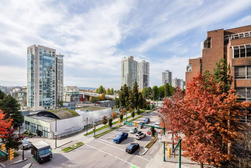 889 Pacific St, #403
