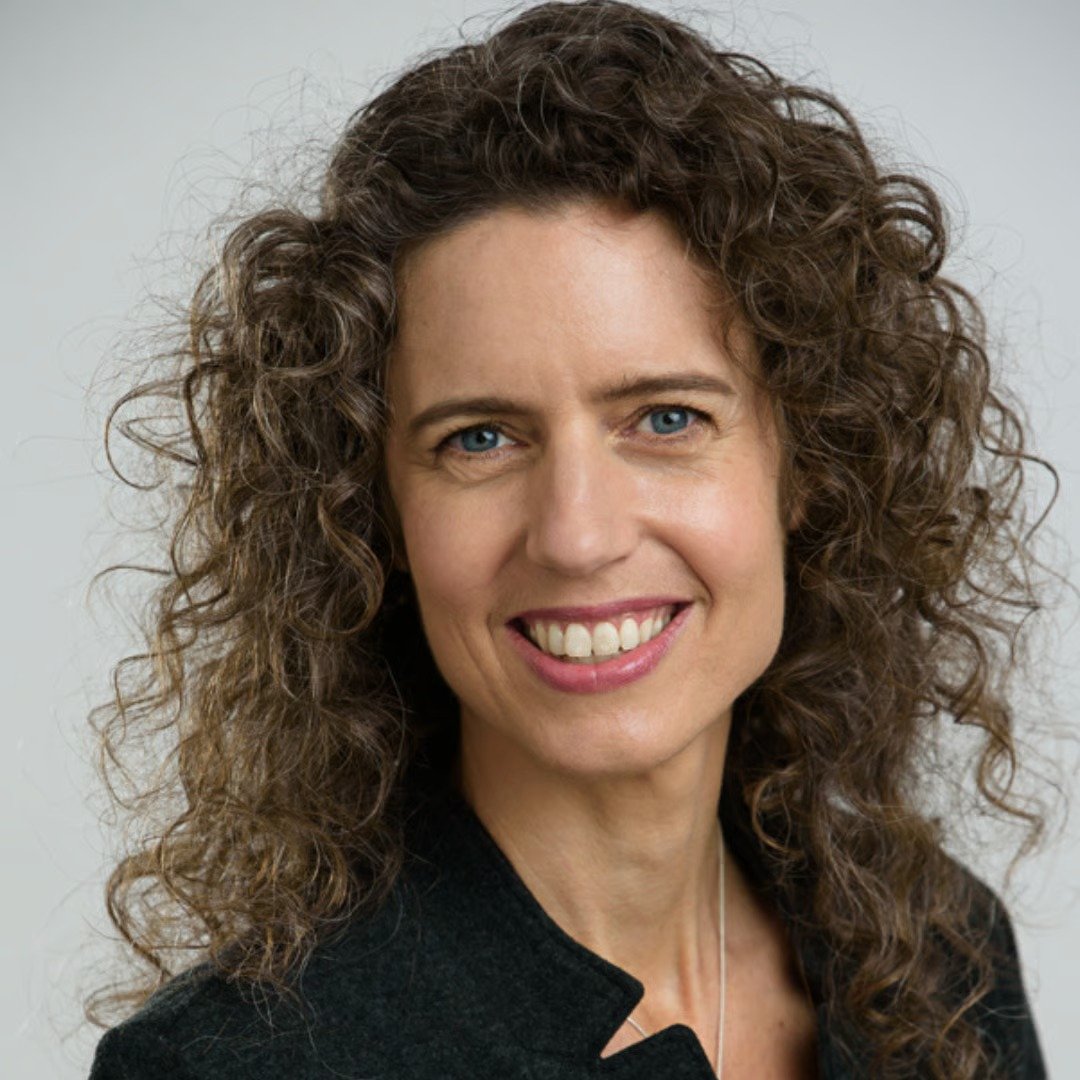 Viviana Lahrs Berkeley, CA Real Estate Agent Headshot