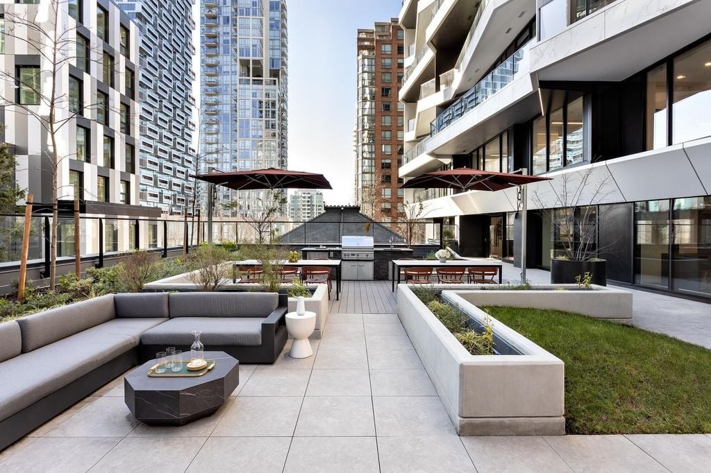 889 Pacific St, #606