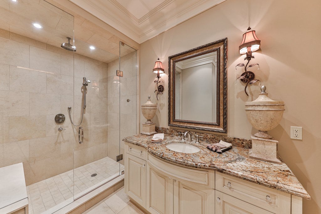 489 Lakeshore Road East