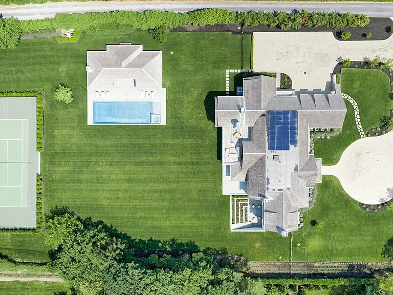 120 Halsey Ln