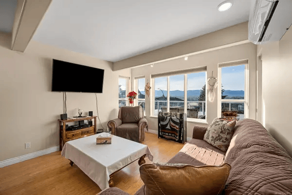 1418 Valley View Dr