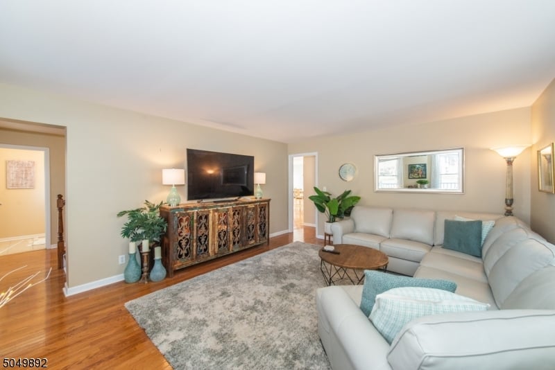 557 Lathrop Ave