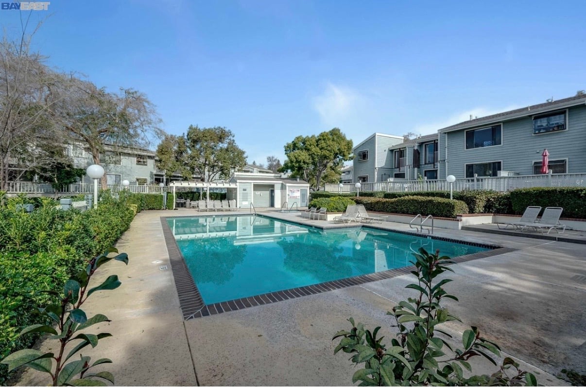 3550 Buttonwood Ter #111