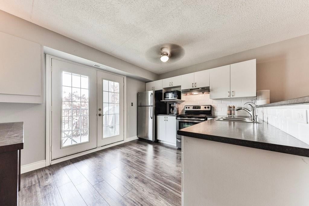 207-1421 Walker's Line, Burlington