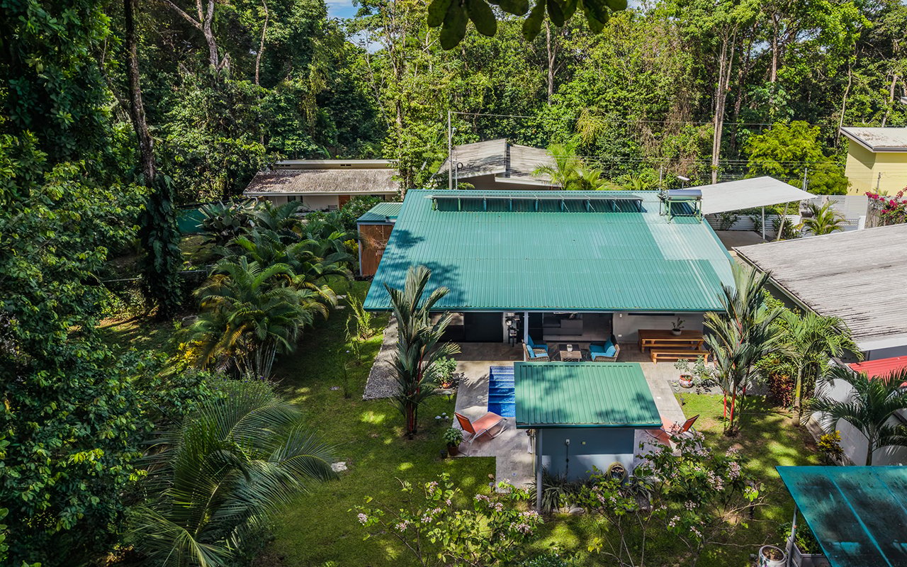 Home Near Downtown Uvita with Private Forest and Creek