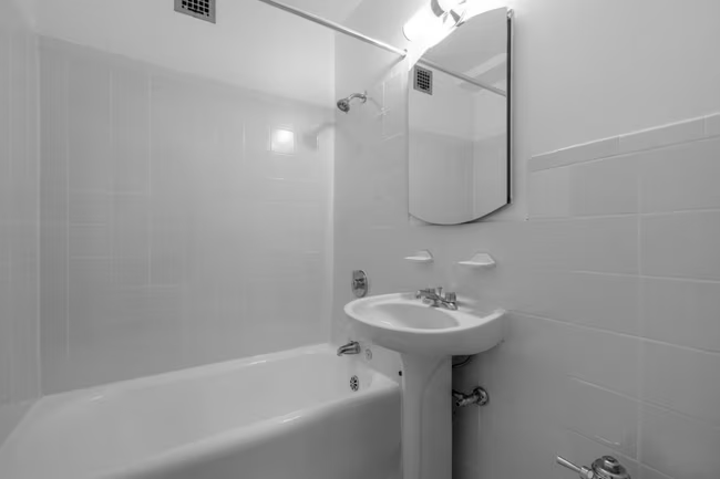 310 E 44th St, #1501