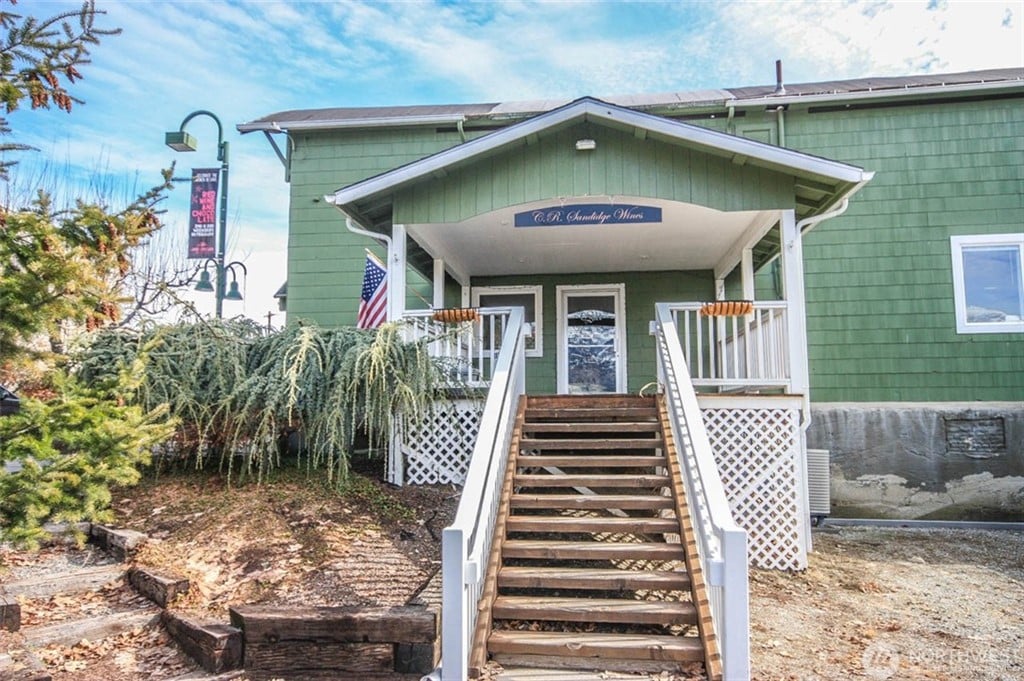 145 Wapato Way