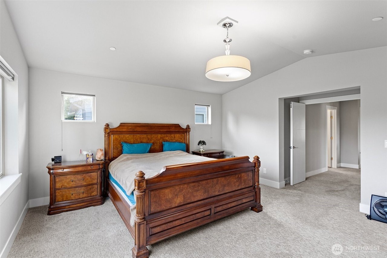 13695 NE 100th Ct, Kirkland WA 98033