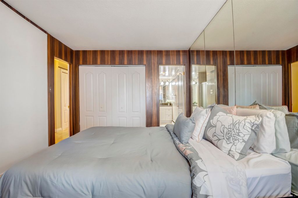 555 W 28th St, #104