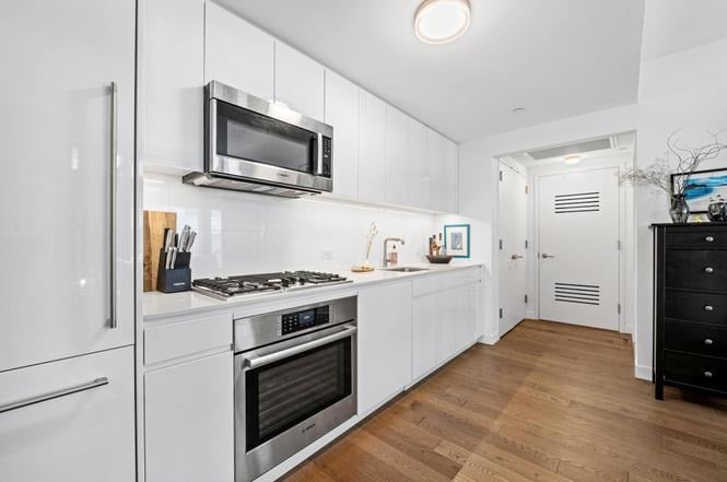 99 HUDSON ST Unit: 402