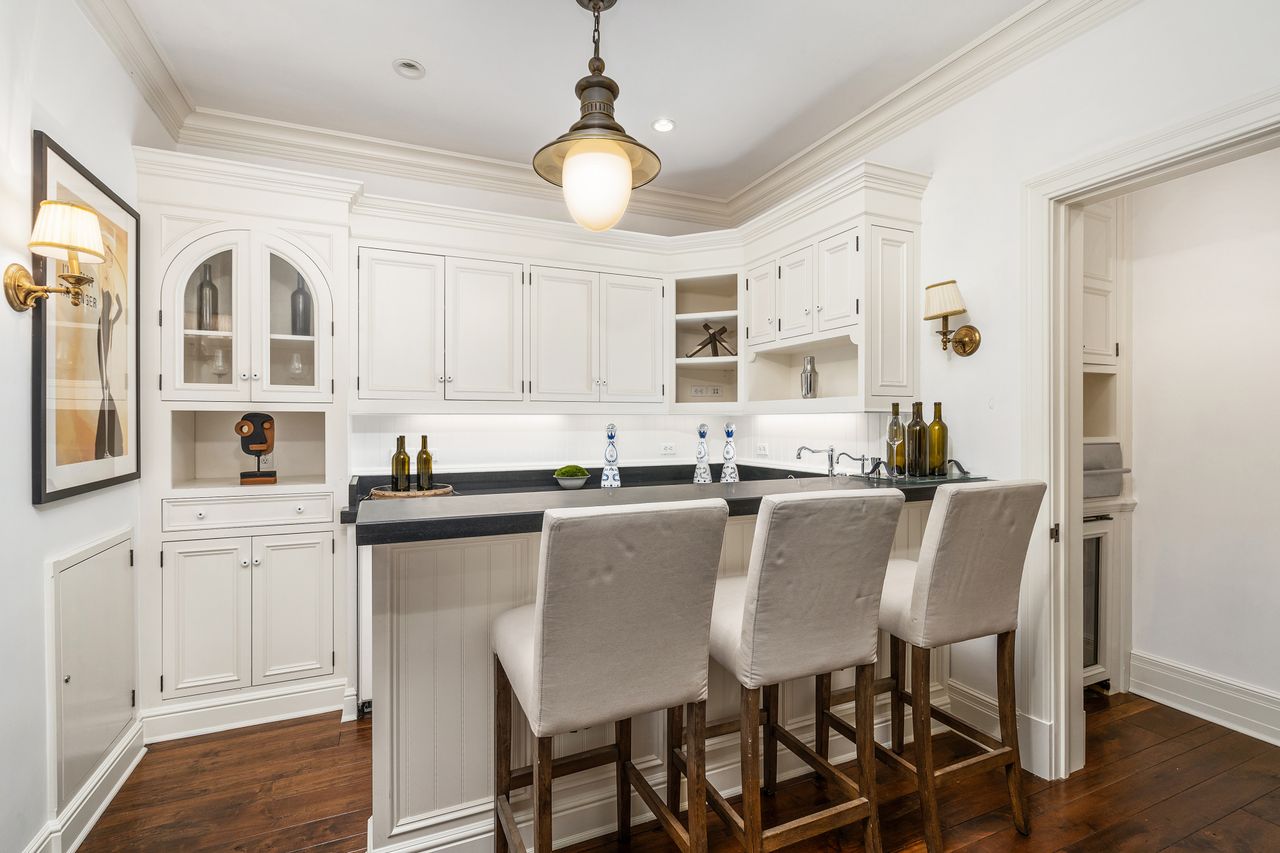 English Country Manor In Toluca Lake