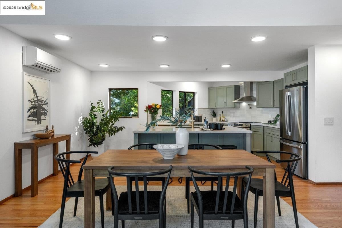 2112 Manzanita Dr