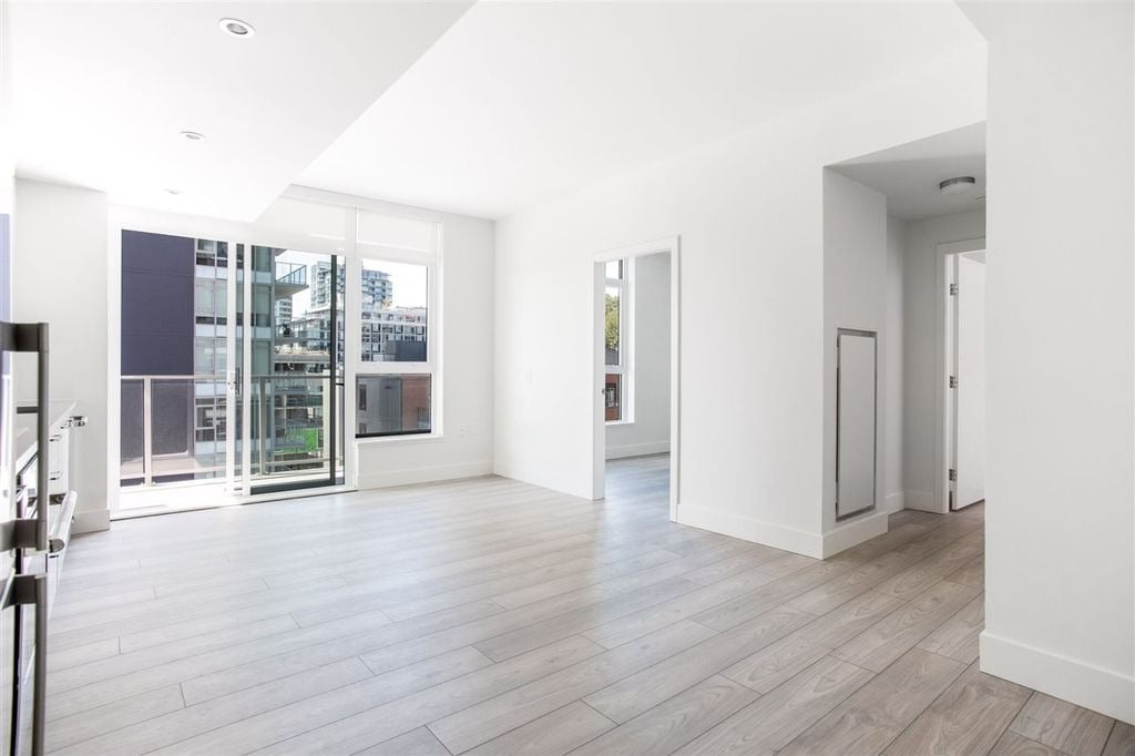 3581 E Kent Ave N, #608