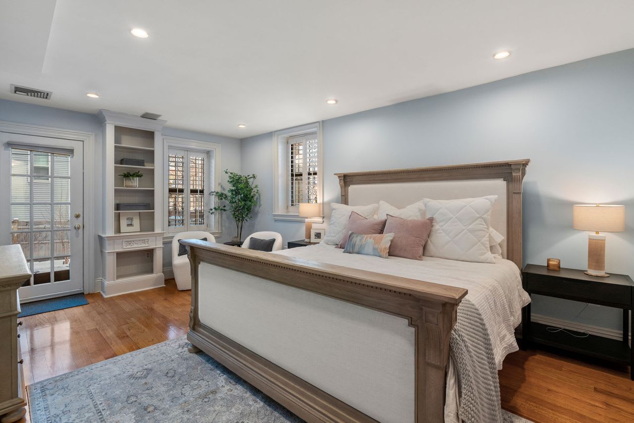 15 Monument Sq #1