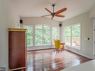 106 Calvary Ct SE