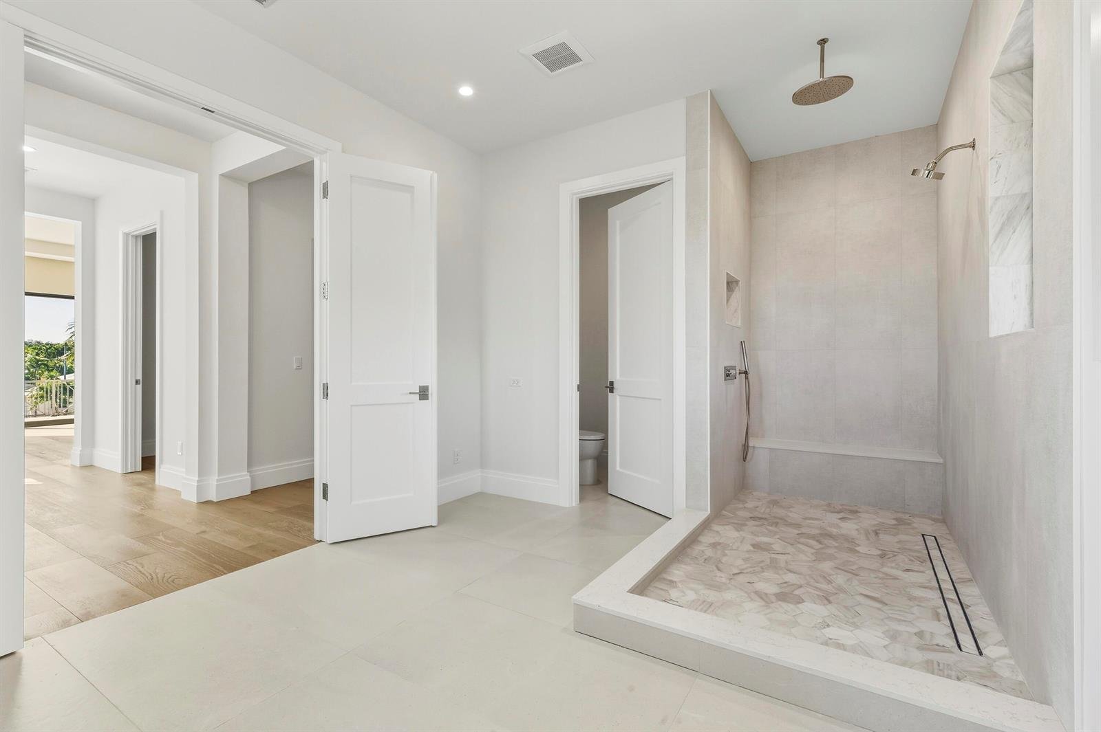 2442 Bay Circle