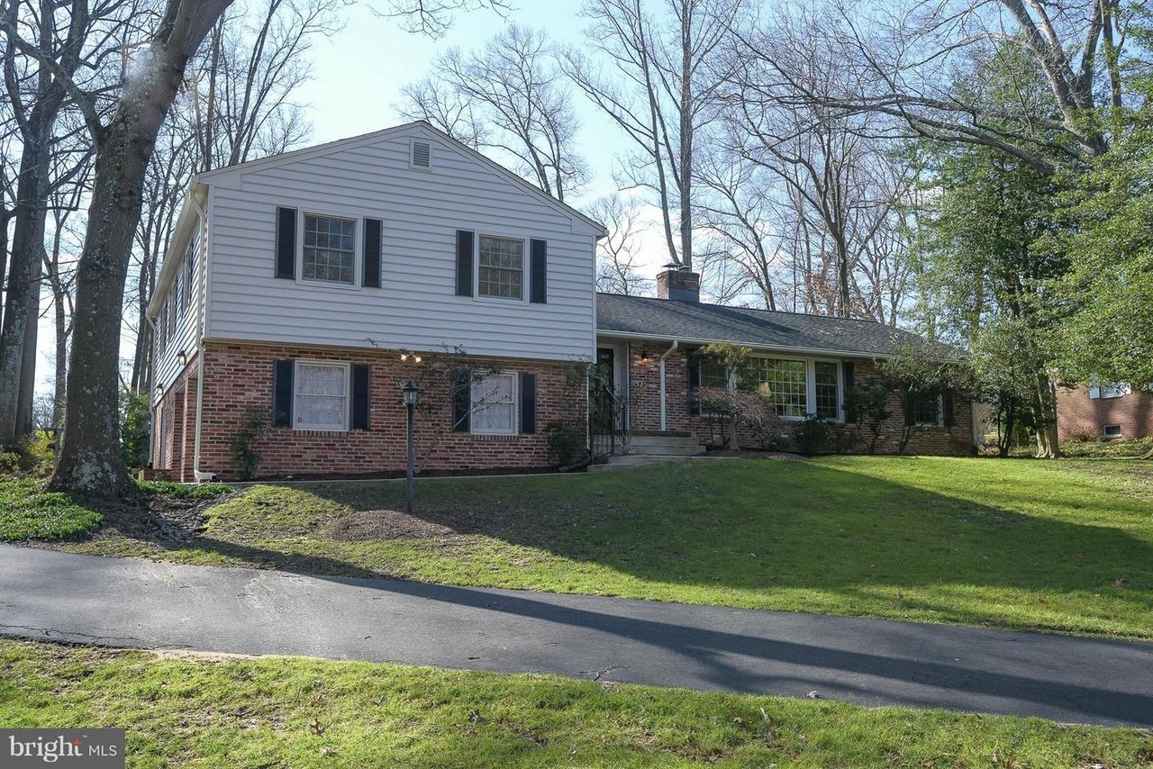 321 Saint Ives Dr