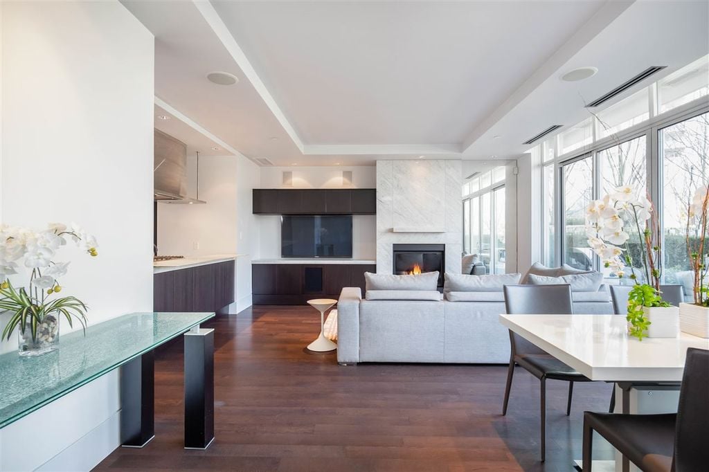 286 Beach Crescent