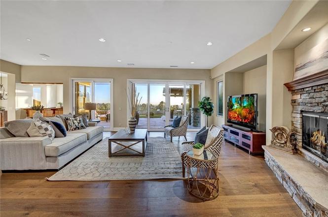 19081 Cerro Villa Dr