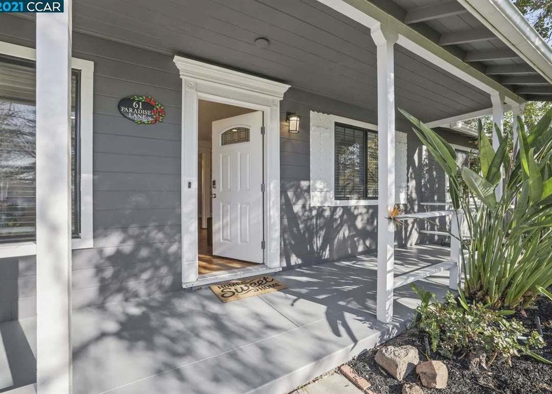 61 Paradise Ln