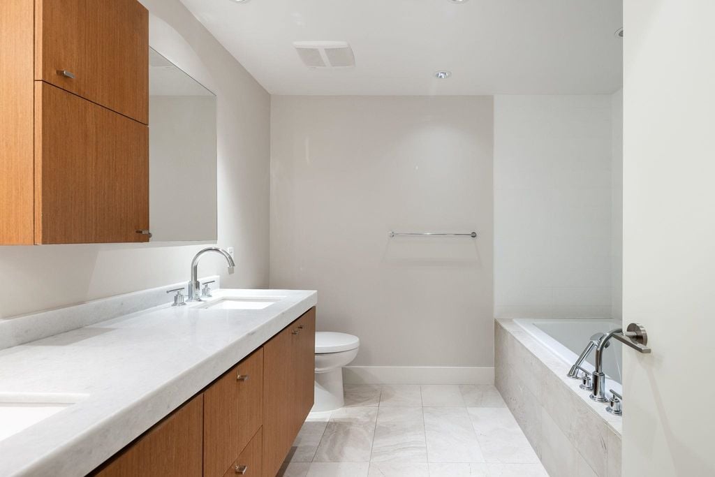 888 Arthur Erickson Pl, #404