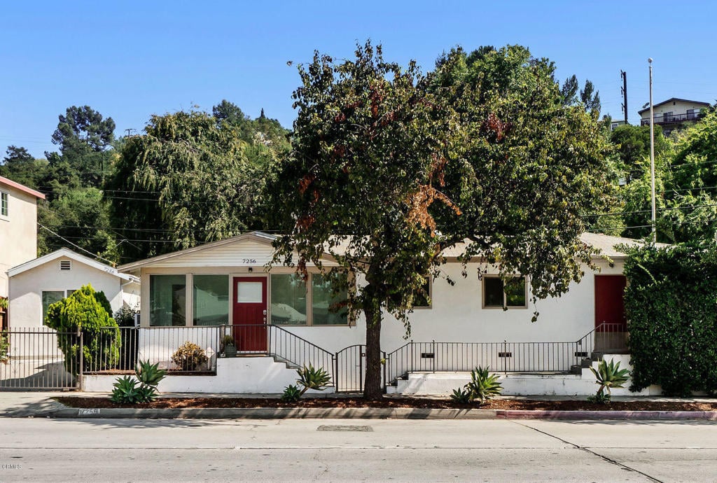 7256 N Figueroa St