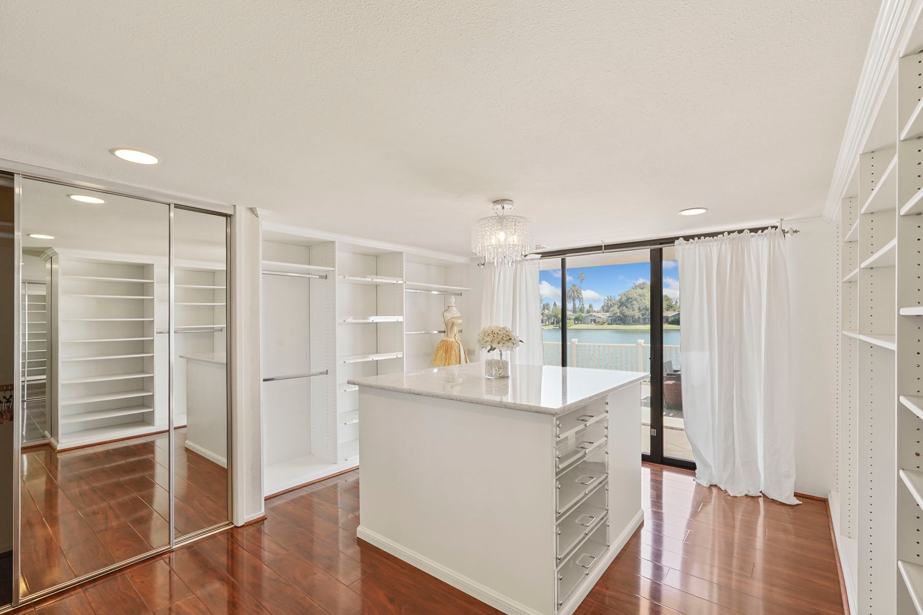 3845 Peninsula Ct