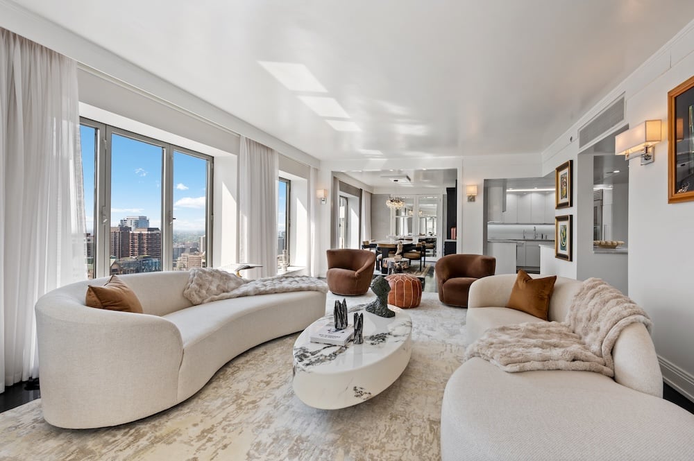 950 N Michigan Ave #2704