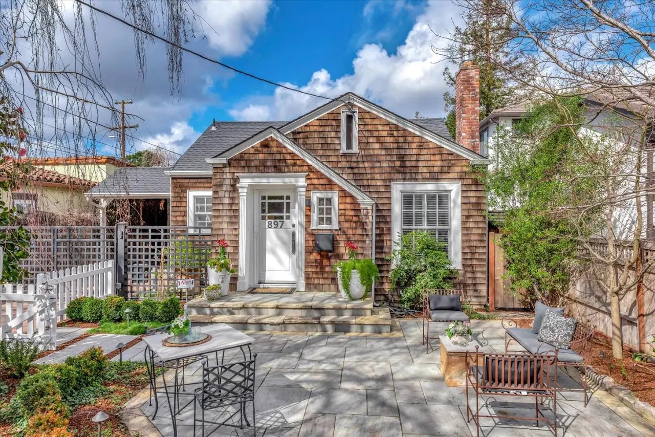 897 Coe Ave