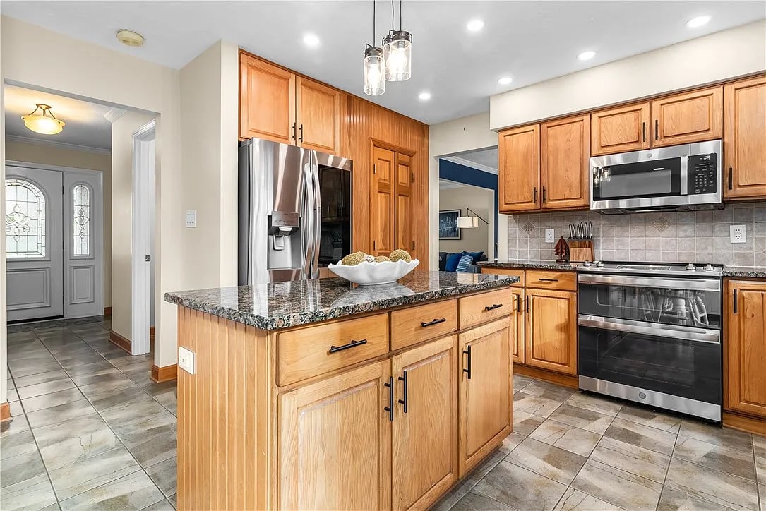 214 Elmhurst Cir
