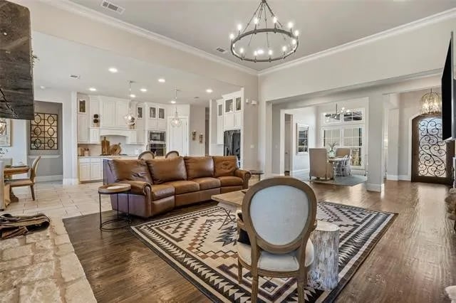 8613 Colina Ter