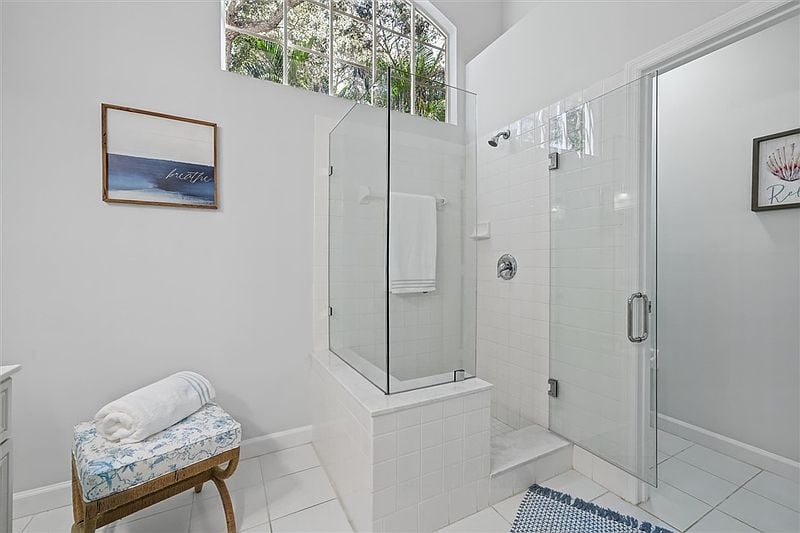 8814 Lakeside Cir
