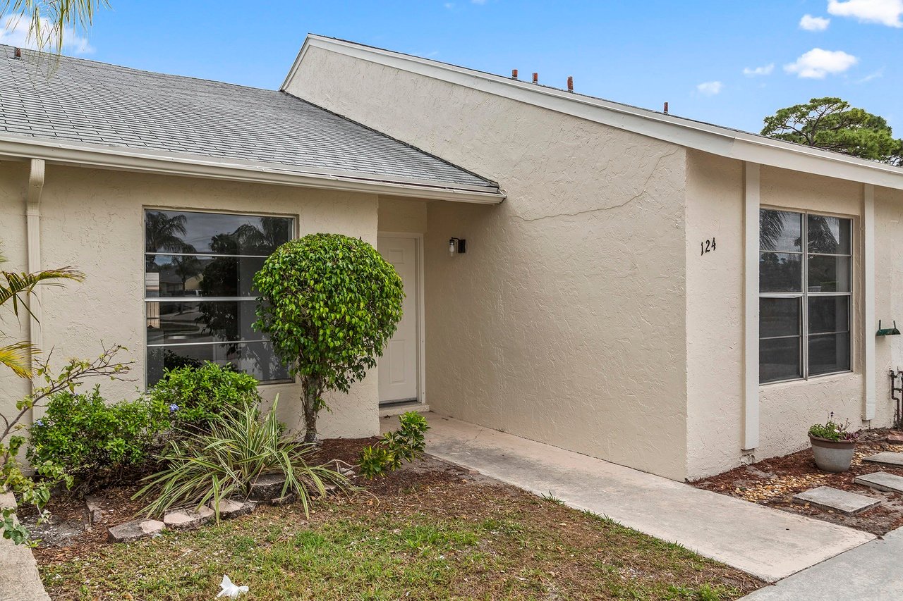 124 Oakwood Dr